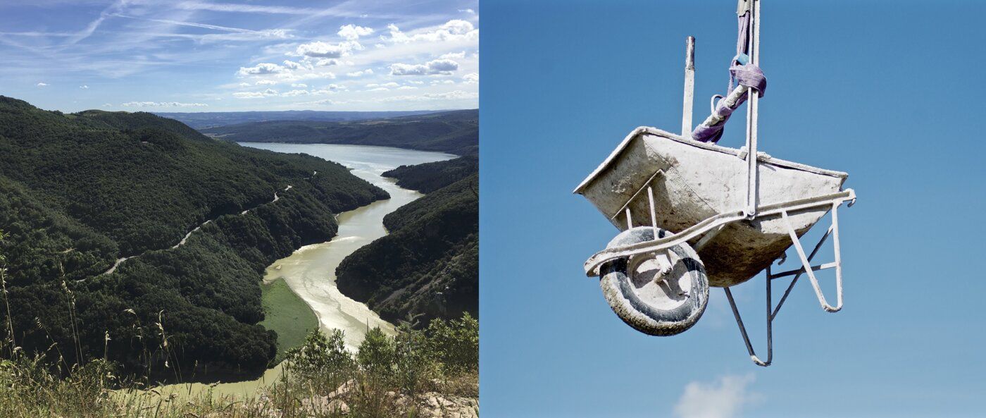 Collage: un fiume che scorre in una valle e una carriola sospesa nel cielo