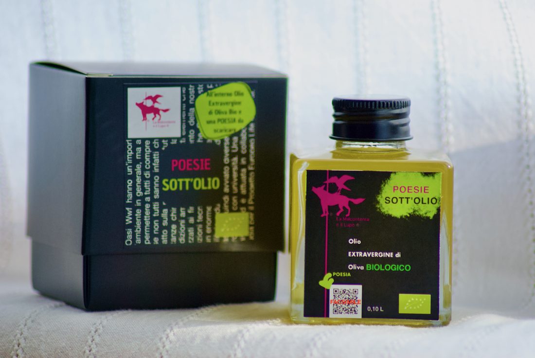 Scatola nera e bottiglietta di olio «Poesie sott'olio»